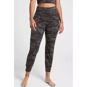 Athleta Salutation Camo Jogger Gray Black Camouflage High rise waist Size‎ Small